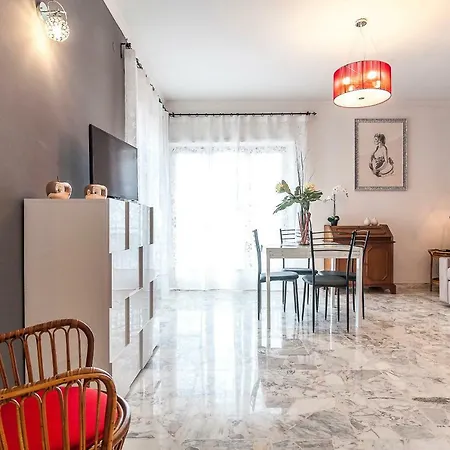 Casa Vacanza Flora Apartment *